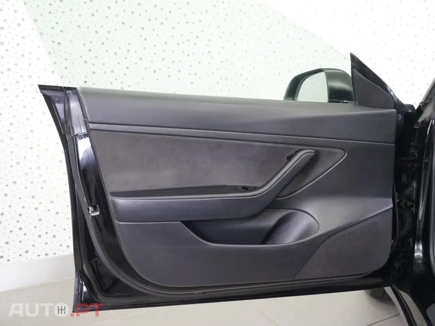 Tesla Model 3 Standard Range Plus RWD