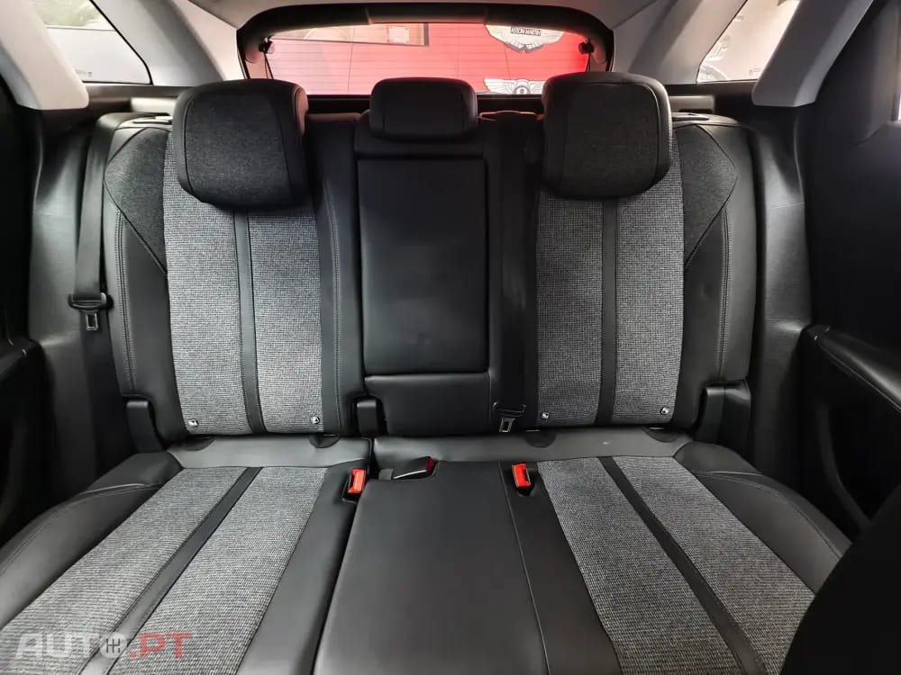 Peugeot 3008 1.6 BlueHDi Allure EAT6 J18