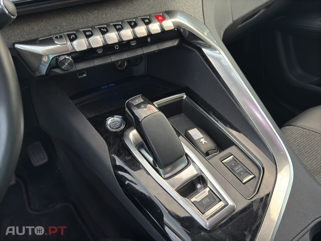 Peugeot 3008 Plug-In Hybrid 225 e-EAT8 Allure Pack