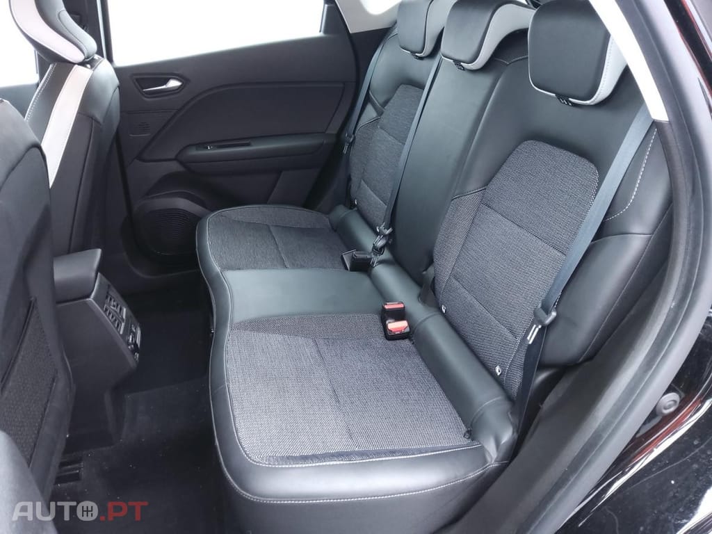 Renault Captur E-Tech Initiale Paris
