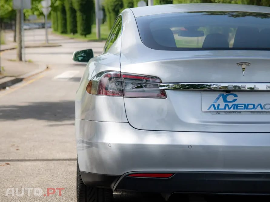 Tesla Model S 70D AWD