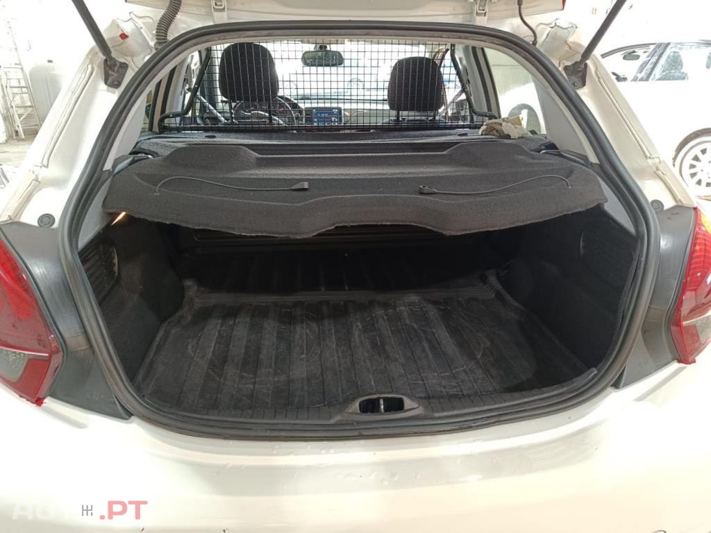 Peugeot 208 1.5 BlueHDi - IVA Dedutível