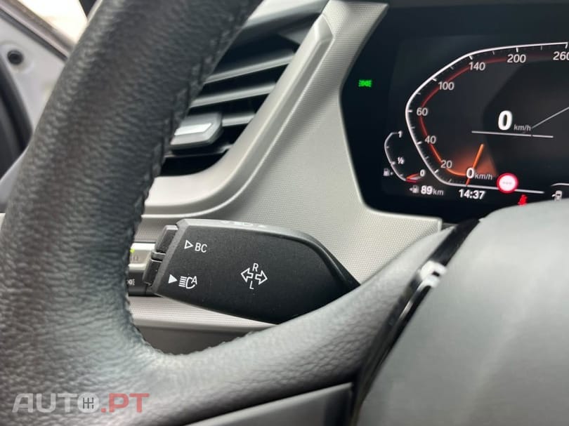 BMW 118 i Advantage — fotografia 13