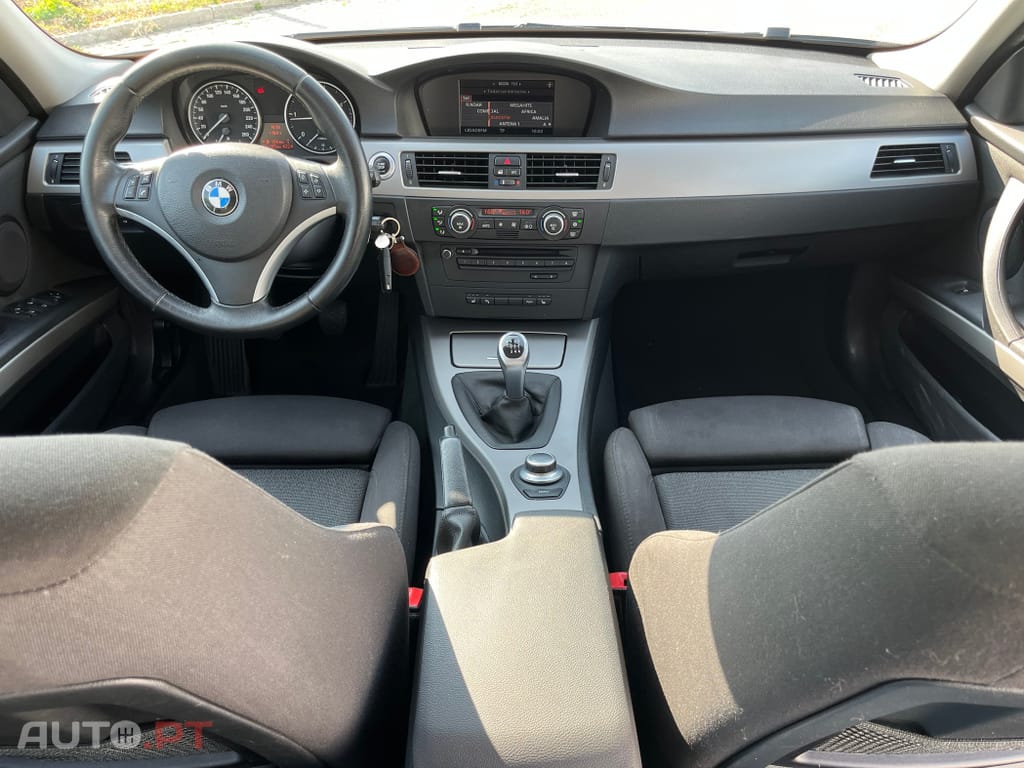 BMW 318 d Touring Navigation Sport