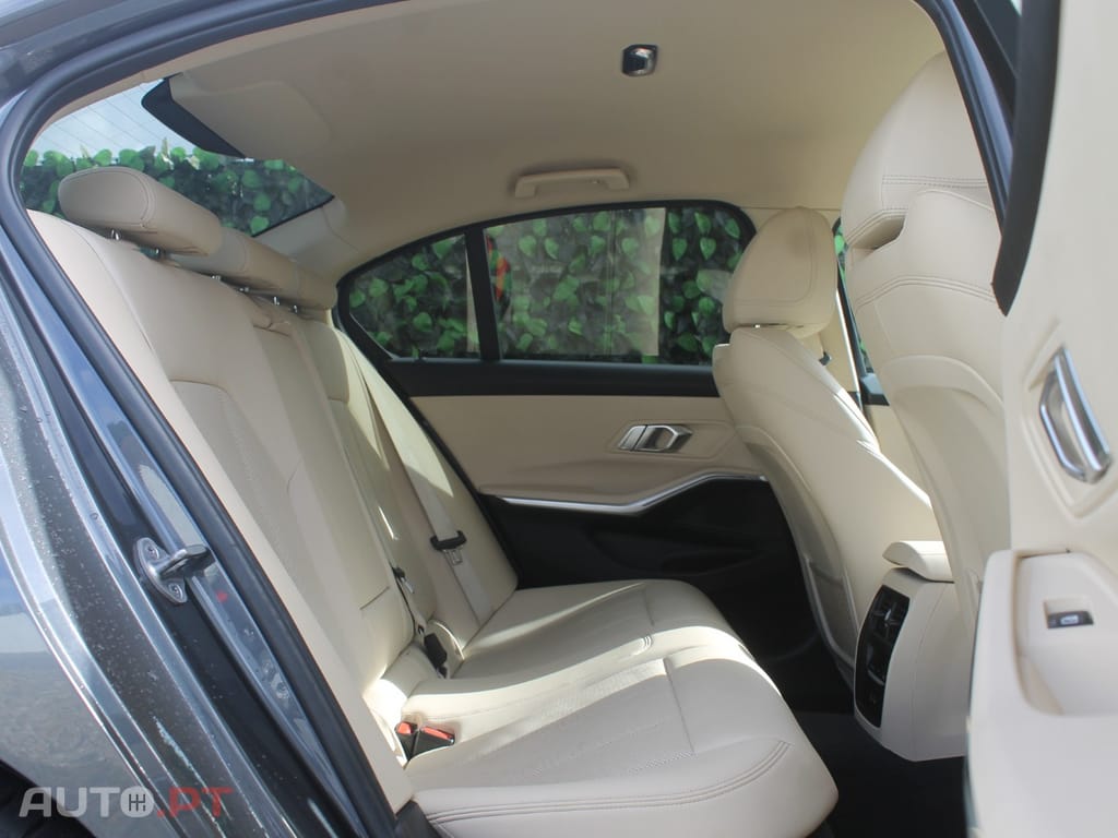 BMW 320 e Line Sport Auto