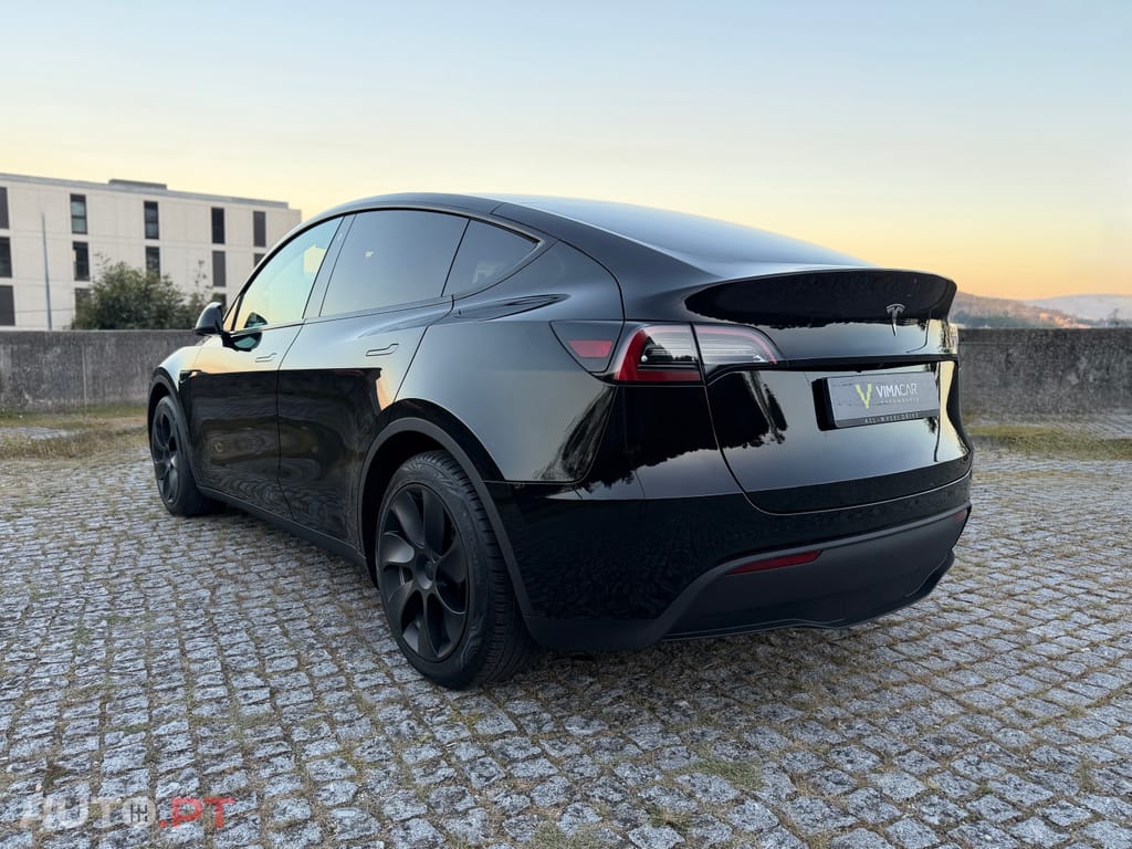 Tesla Model Y RWD