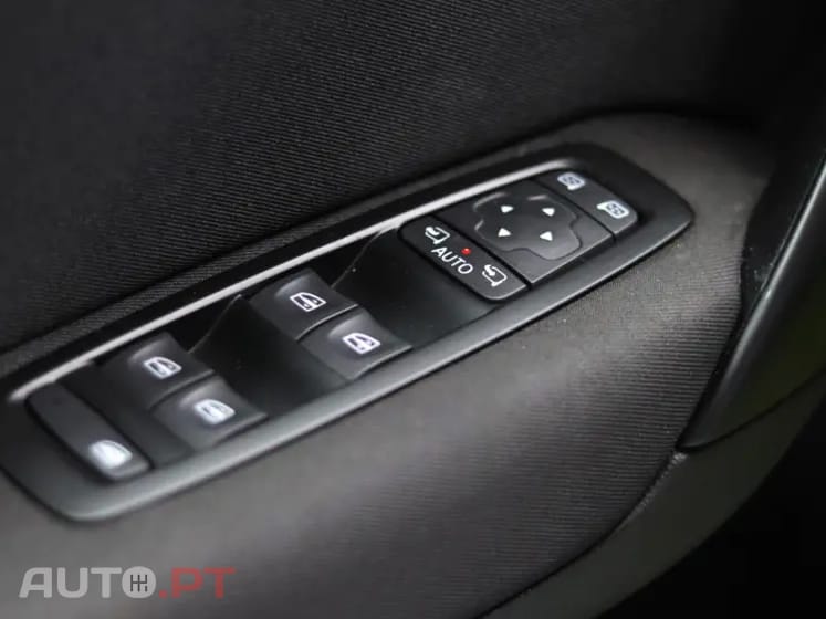 Renault Mégane 1.5 Blue dCi Limited EDC — fotografia 15