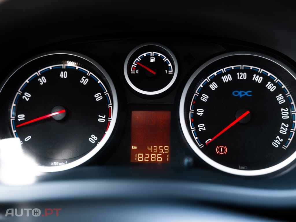 Opel Corsa 1.6 Turbo OPC