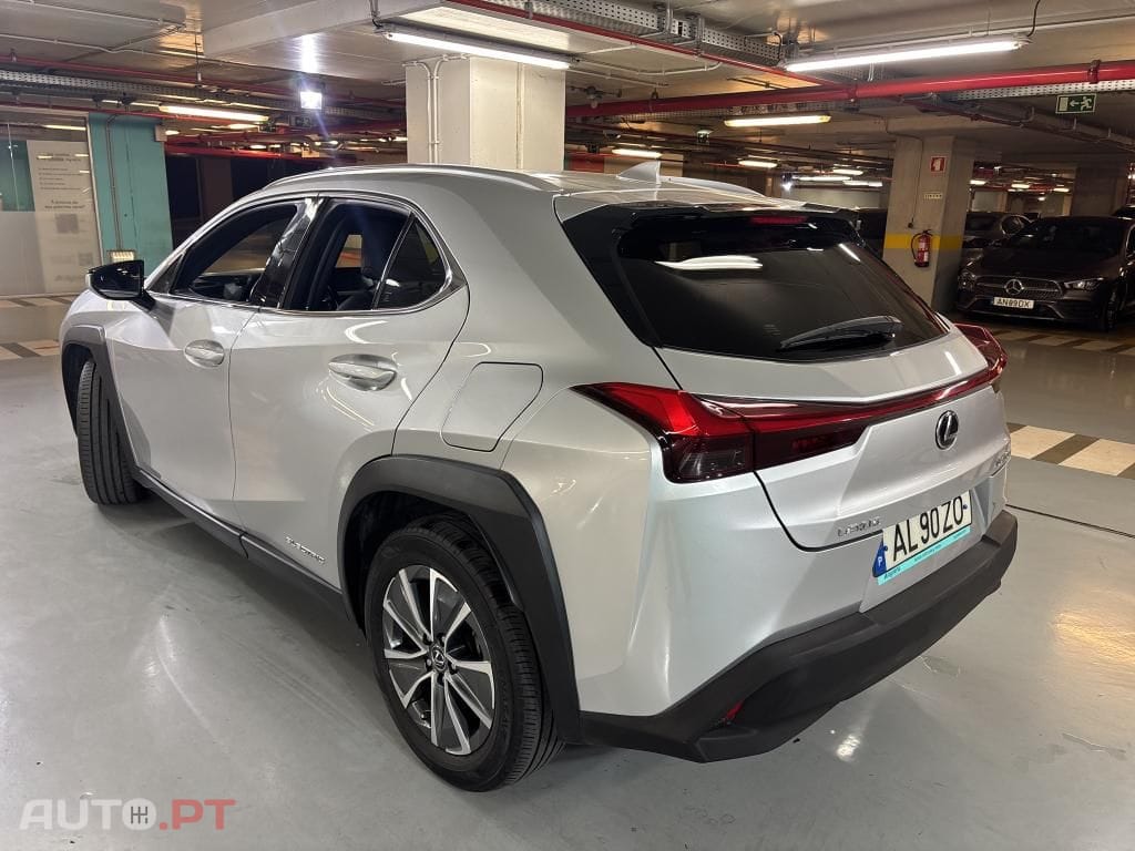 Lexus UX Premium