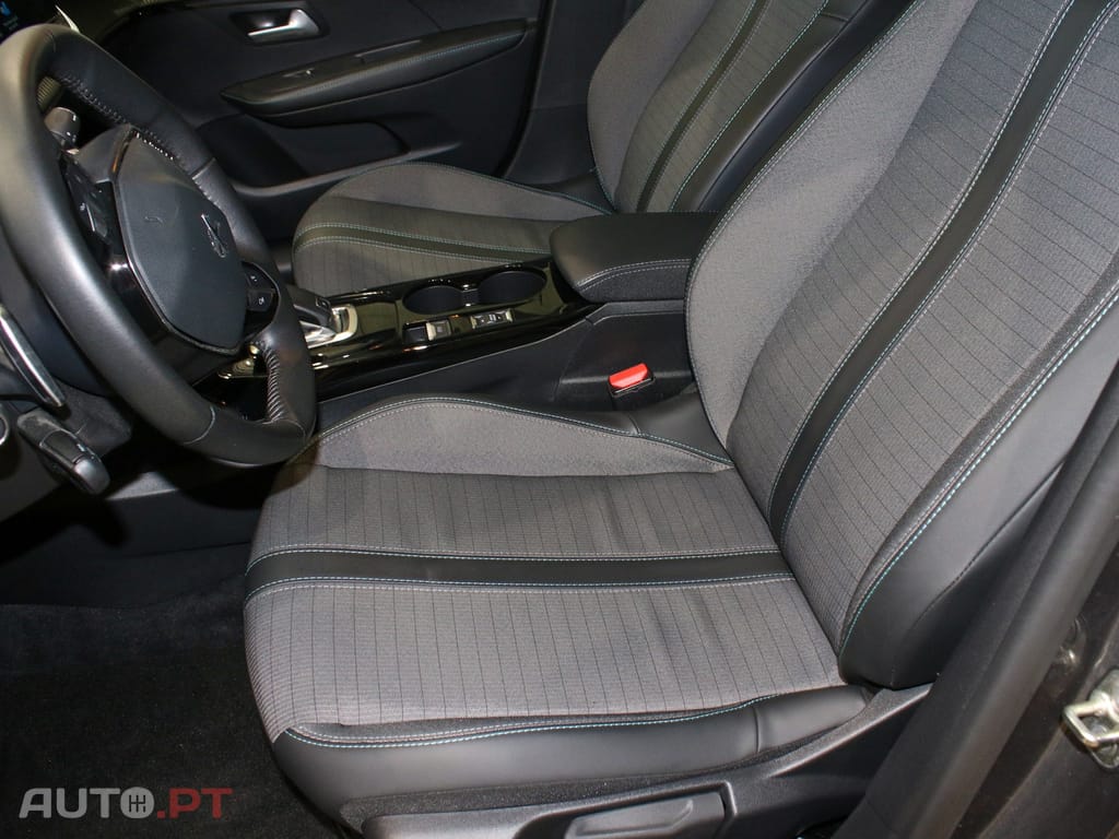 Peugeot 208 1.2 PureTech Allure EAT8