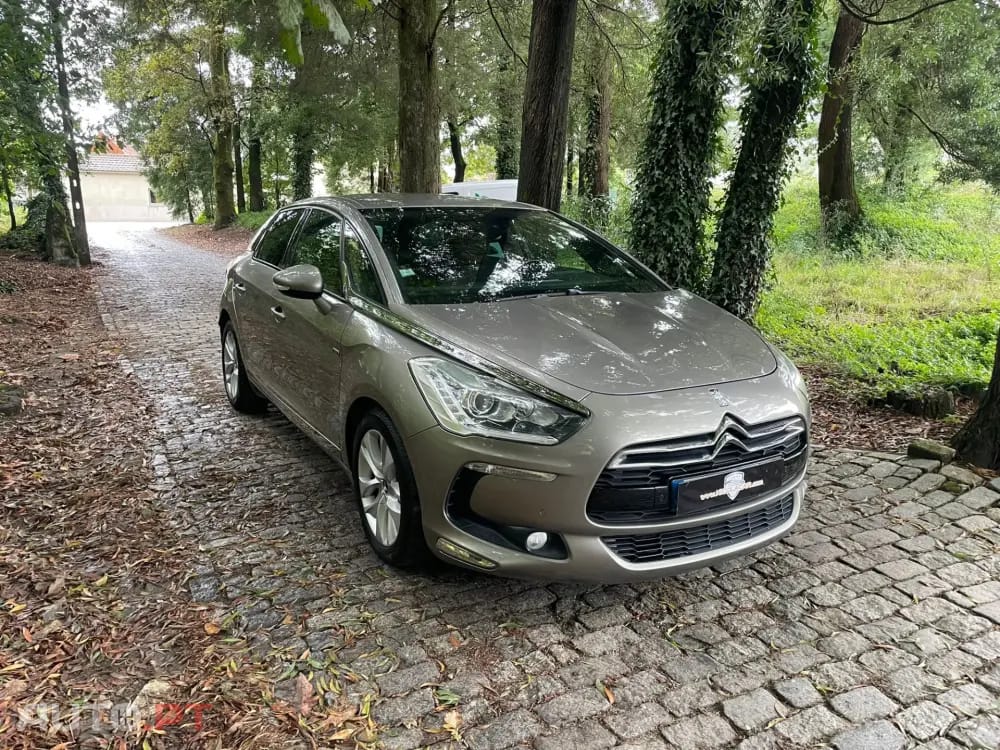 Citroen DS5 2.0 HDi Hy4 So Chic CMP6 102g