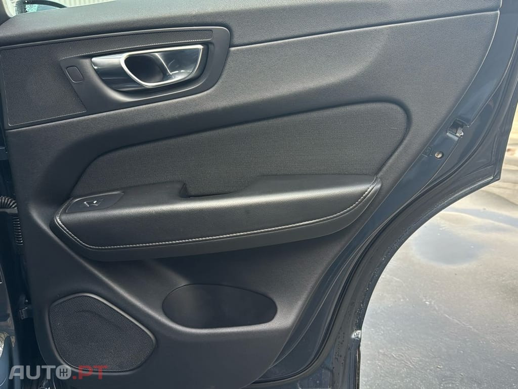 Volvo XC60 2.0 T8 PHEV Momentum Plus AWD