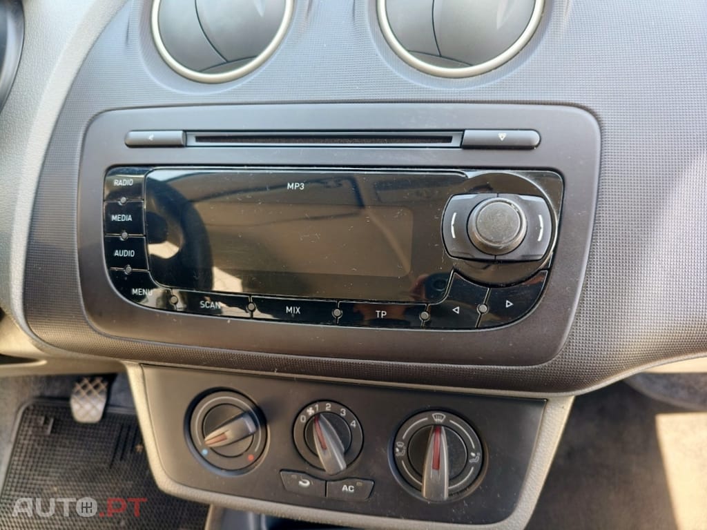SEAT Ibiza 1.2 TDi Reference — fotografia 7