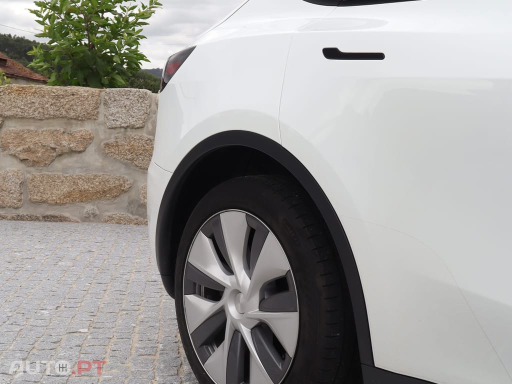 Tesla Model Y Long Range Dual Motor AWD