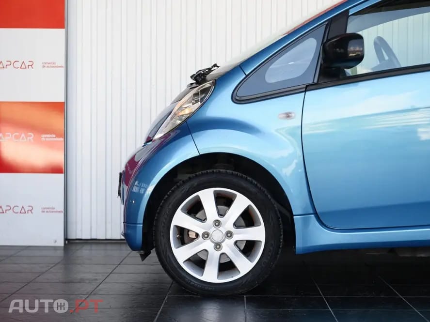 Peugeot iOn Active