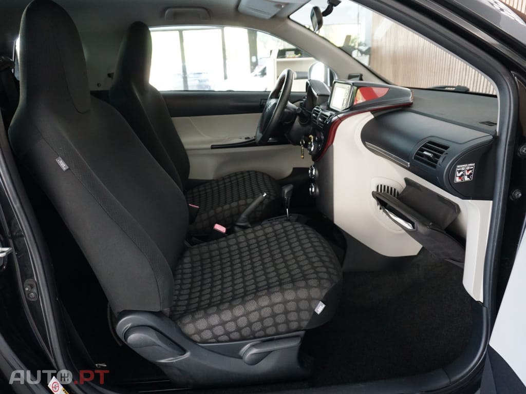Toyota iQ 1.0 VVT-i 2 MultiDrive NAVI+Bluetooth