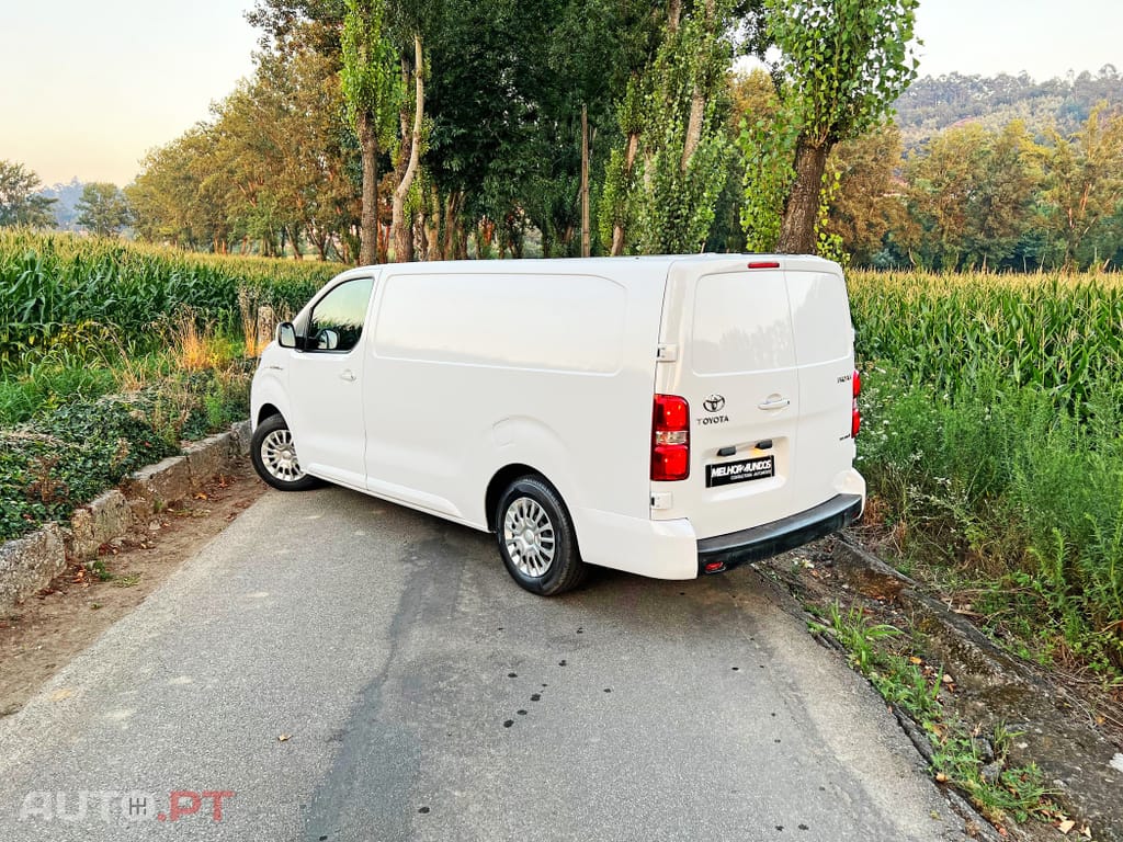 Toyota Proace Verso Long 50KWh Business