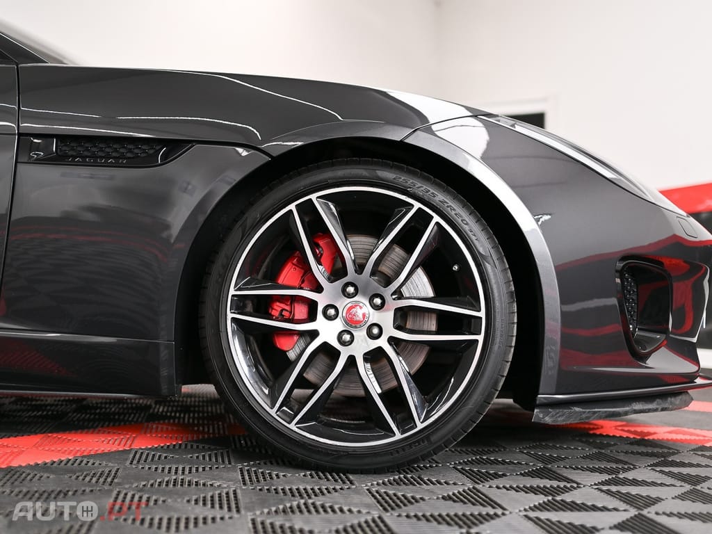 Jaguar F-Type 2.0 i4 Chequered Flag