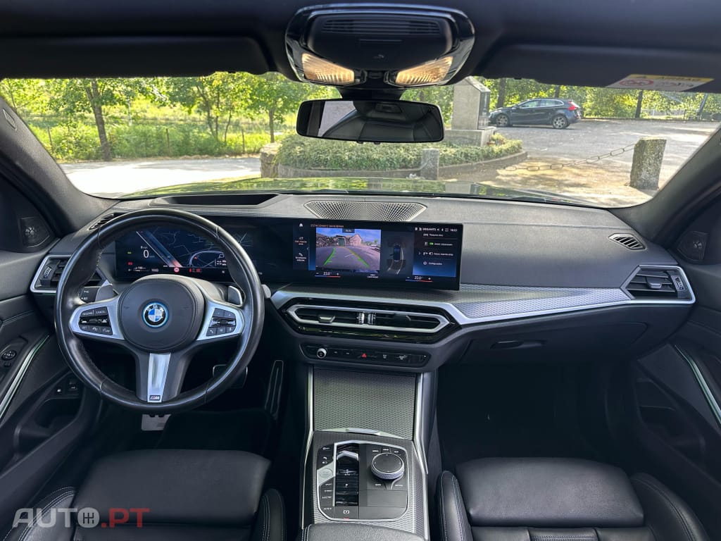 BMW 330 e Touring Pack Desportivo M Auto