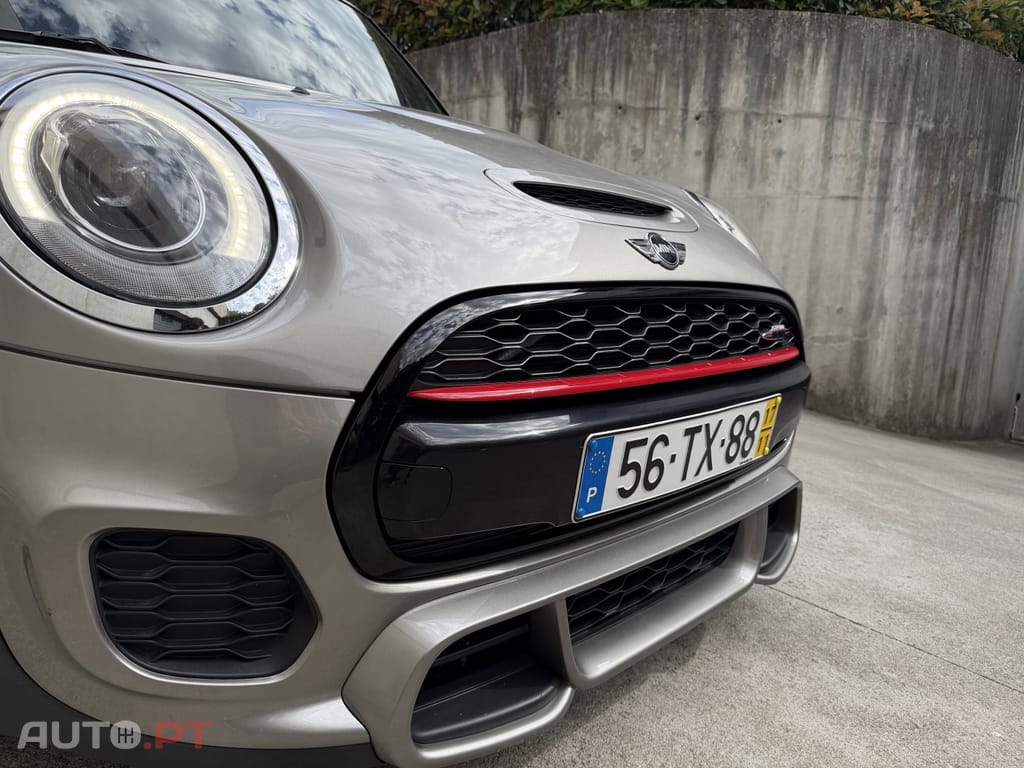 MINI Cooper John Cooper Works Auto Desportiva