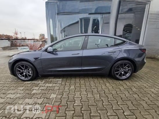 Tesla Model 3 Standard Range Plus RWD