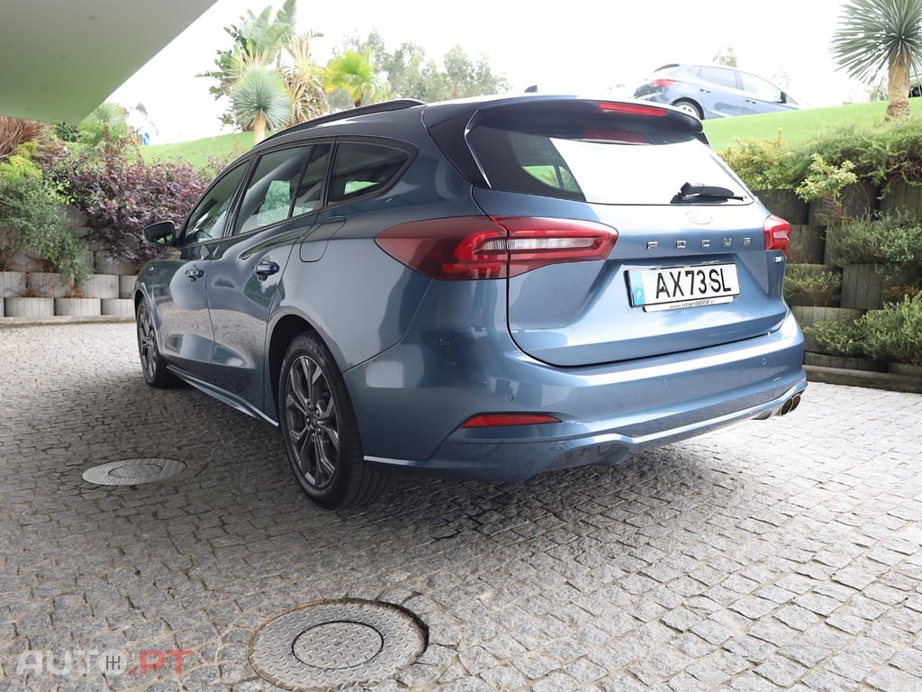 Ford Focus SW 1.0 EcoBoost MHEV ST-Line Aut — fotografia 12
