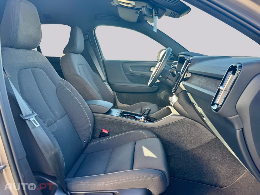 Volvo XC40 Plus Recharge I.V.A DEDUTIVEL 