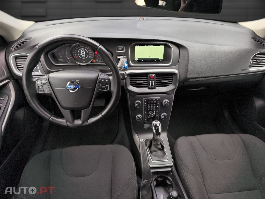 Volvo V40 Cross Country 2.0 D2 Momentum Geartronic