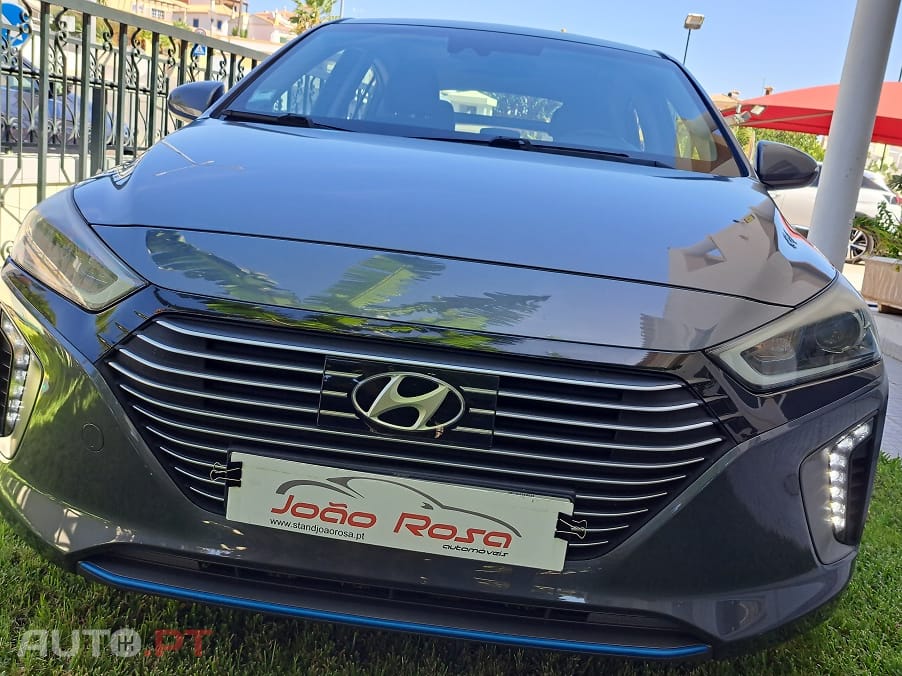 Hyundai Ioniq 5 1.6 GDI HEV (híbrido gasolina + elétrico) Potência combinada de 141 cv