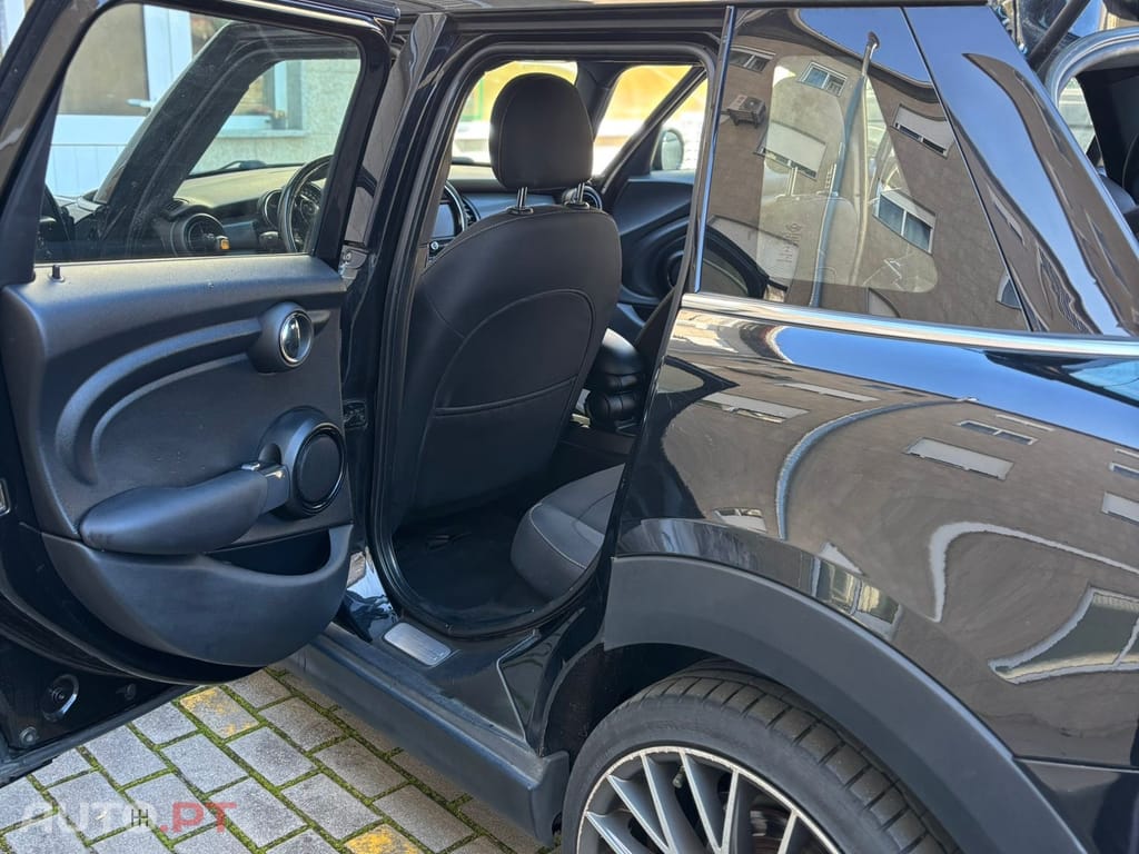 MINI Cooper F55