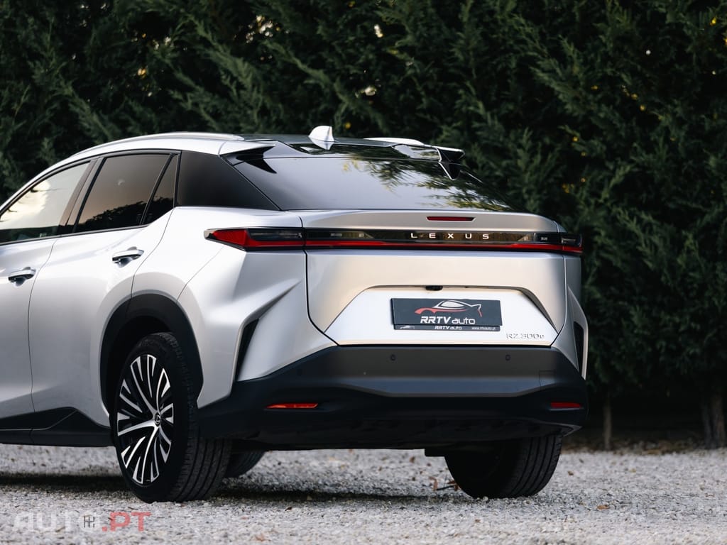 Lexus RZ Premium