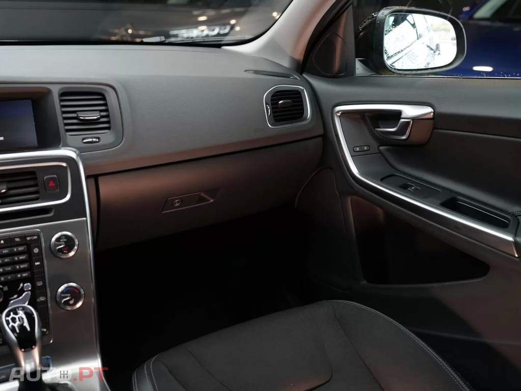 Volvo V60 2.4 D6 Momentum AWD Phev