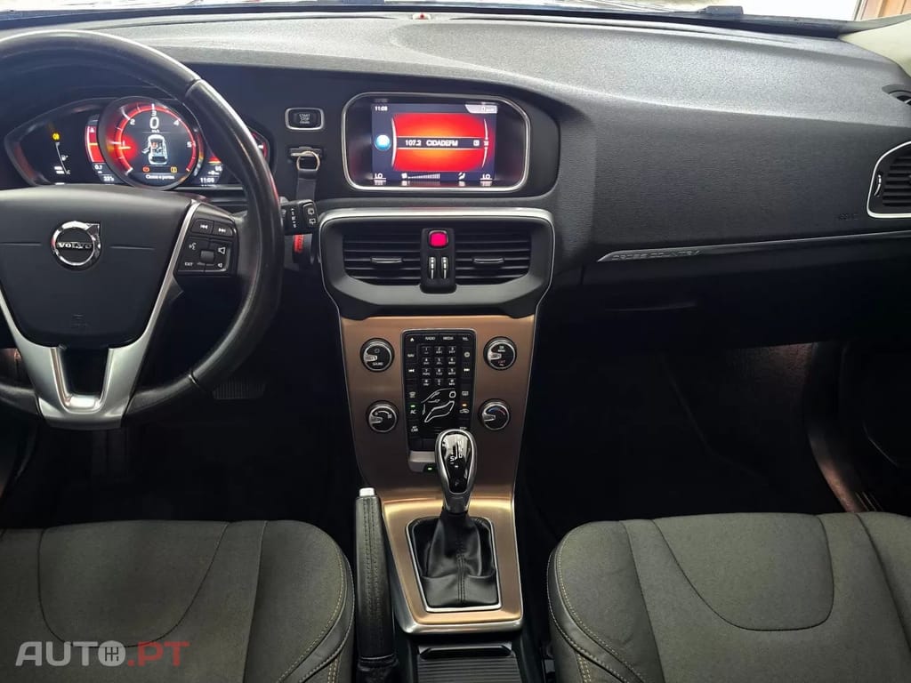 Volvo V40 Cross Country 2.0 D2 Momentum Geartronic
