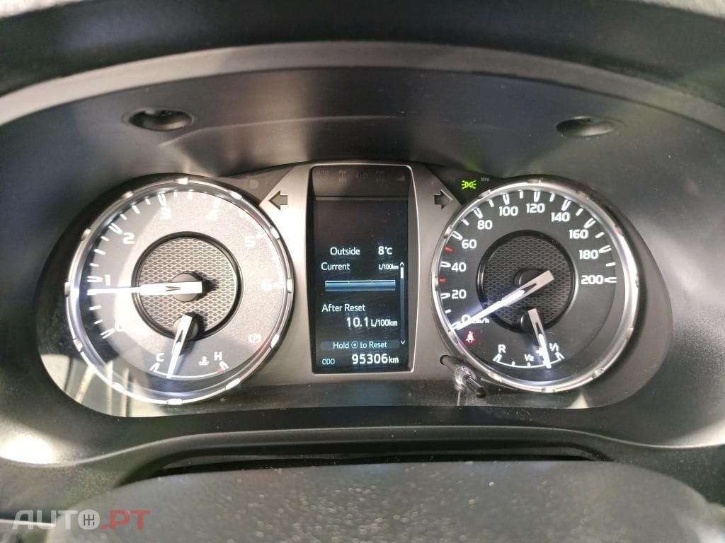 Toyota Hilux 2.4 D-4D 4WD CD CH