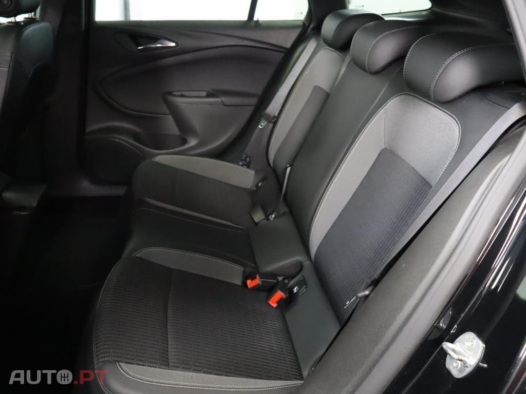 Opel Astra 1.5 Turbo  Design & Tech ST