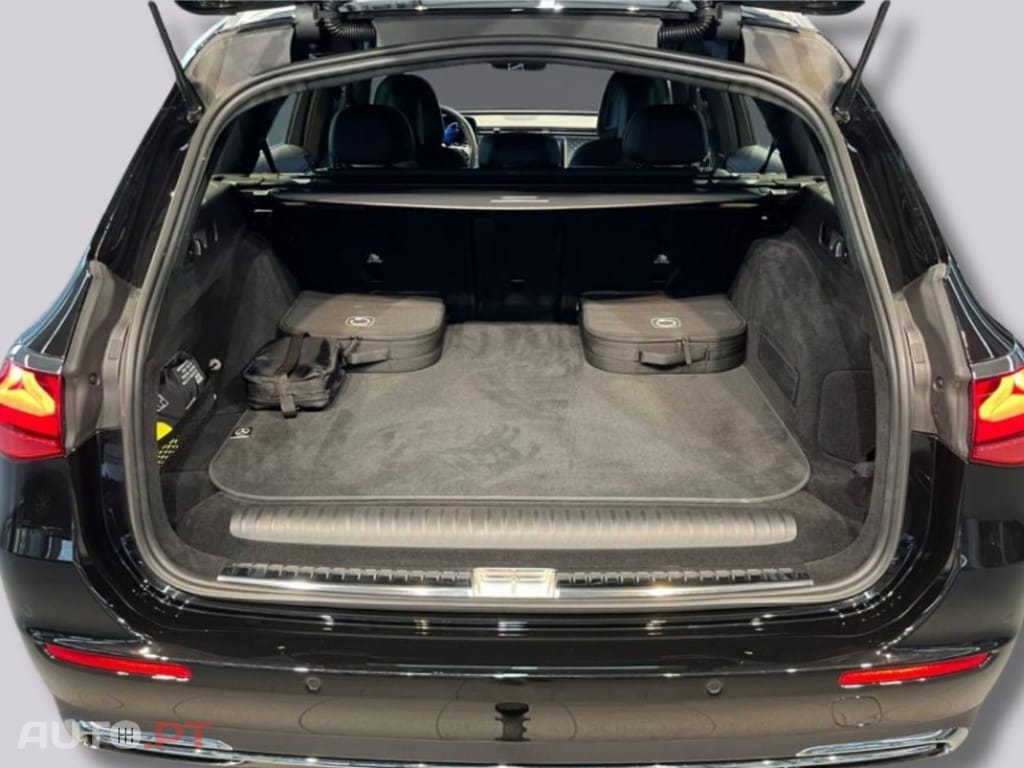 Mercedes-Benz E 300 de T Avantgarde I.V.A DEDUTÍVEL 