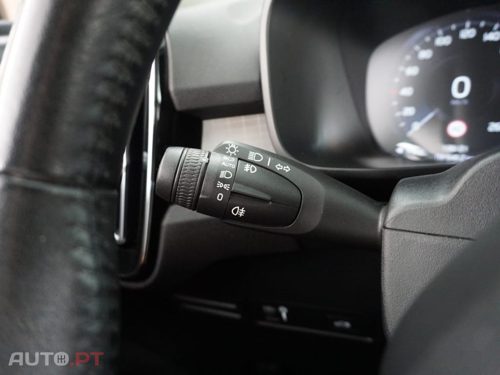 Volvo XC40 T2 Momentum Pro
