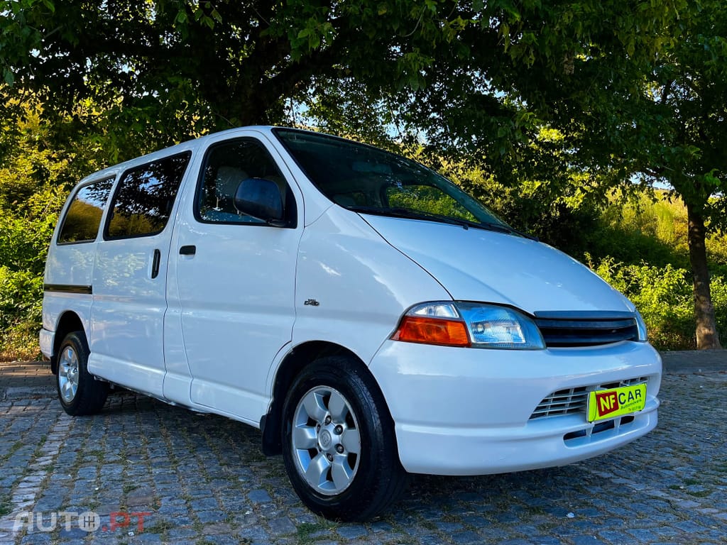 Toyota HiAce 9 Lugares