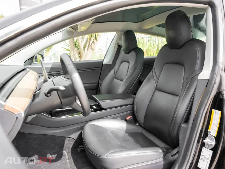 Tesla Model 3 Long-Range Dual Motor AWD — fotografia 13