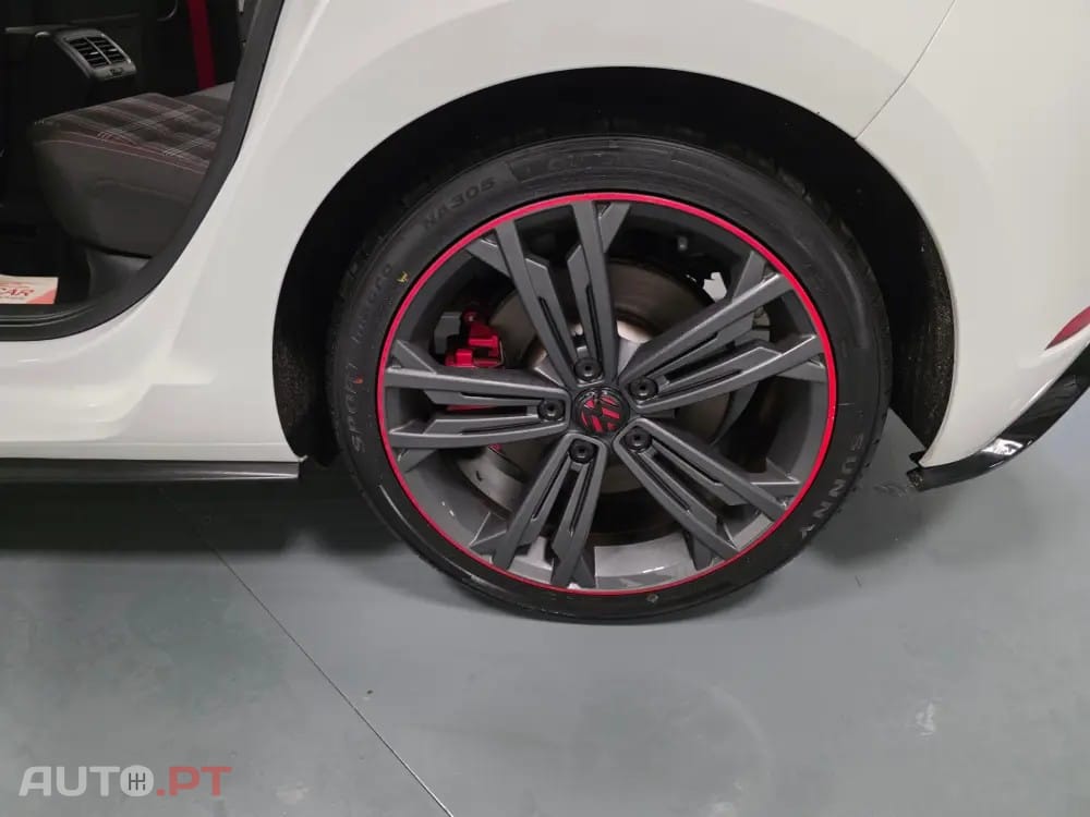 Volkswagen Golf 2.0 TSI GTI DSG Performance