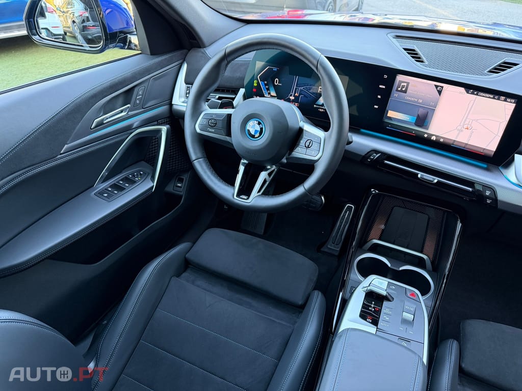 BMW iX2 eDrive20 Pack Desportivo M Pro