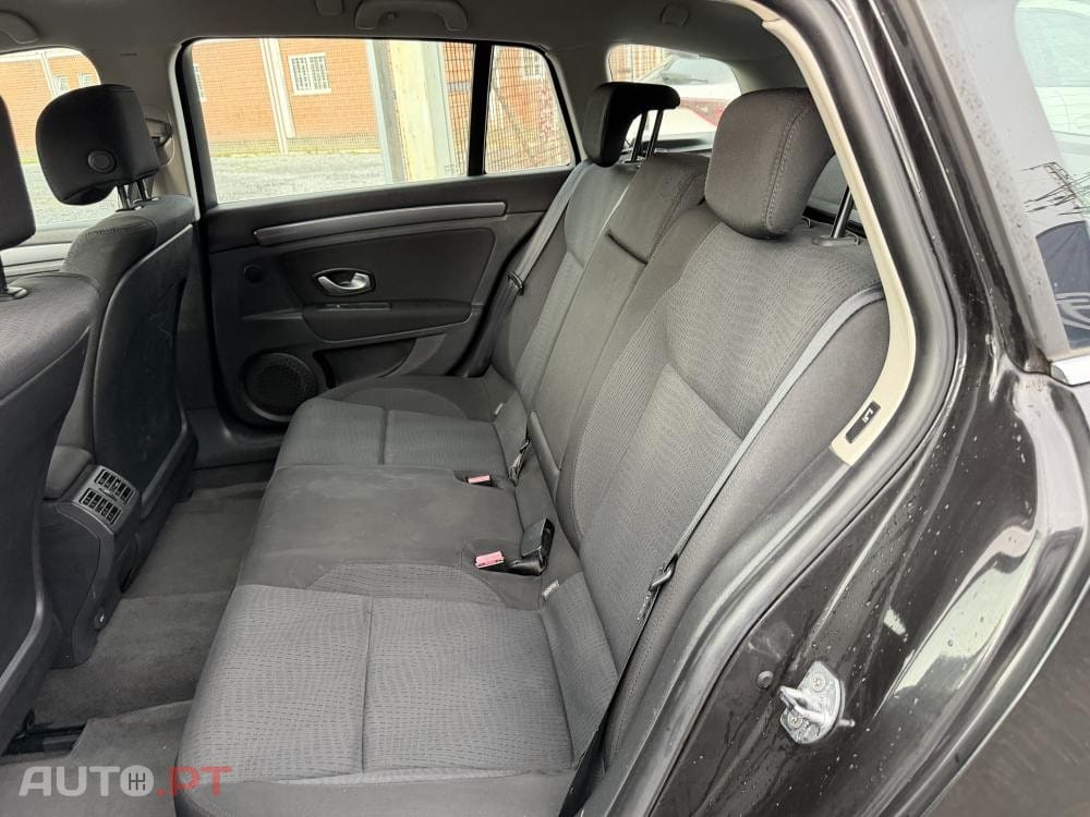 Renault Laguna Break Outro