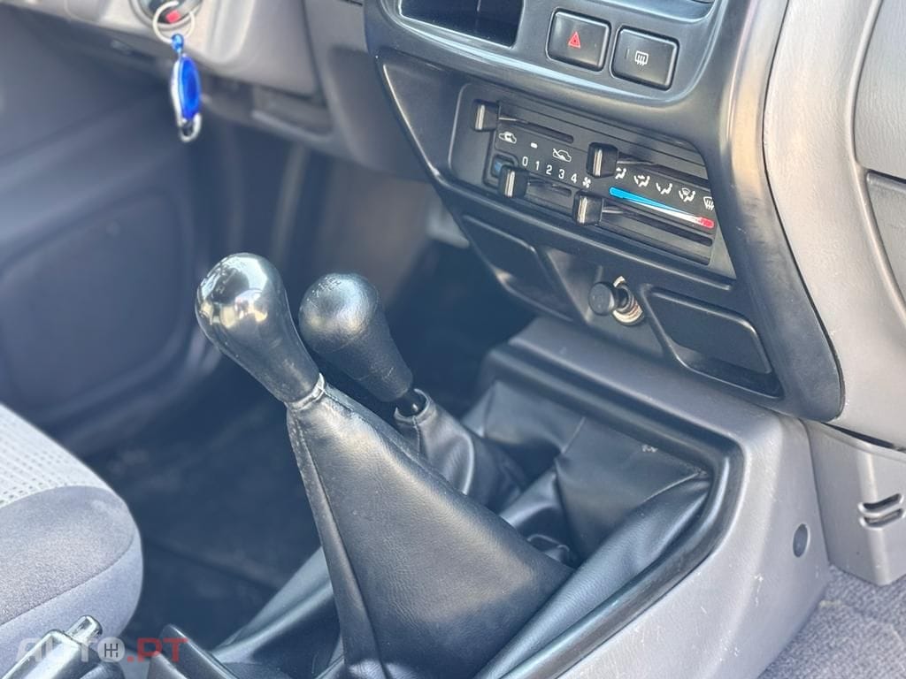 Nissan Pick Up 2.5 TD CD Look Navara