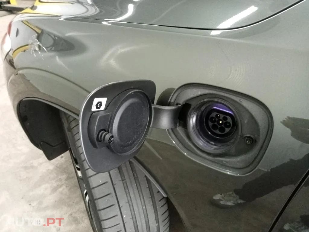Volvo XC60 2.0 T6 PHEV R-Design AWD