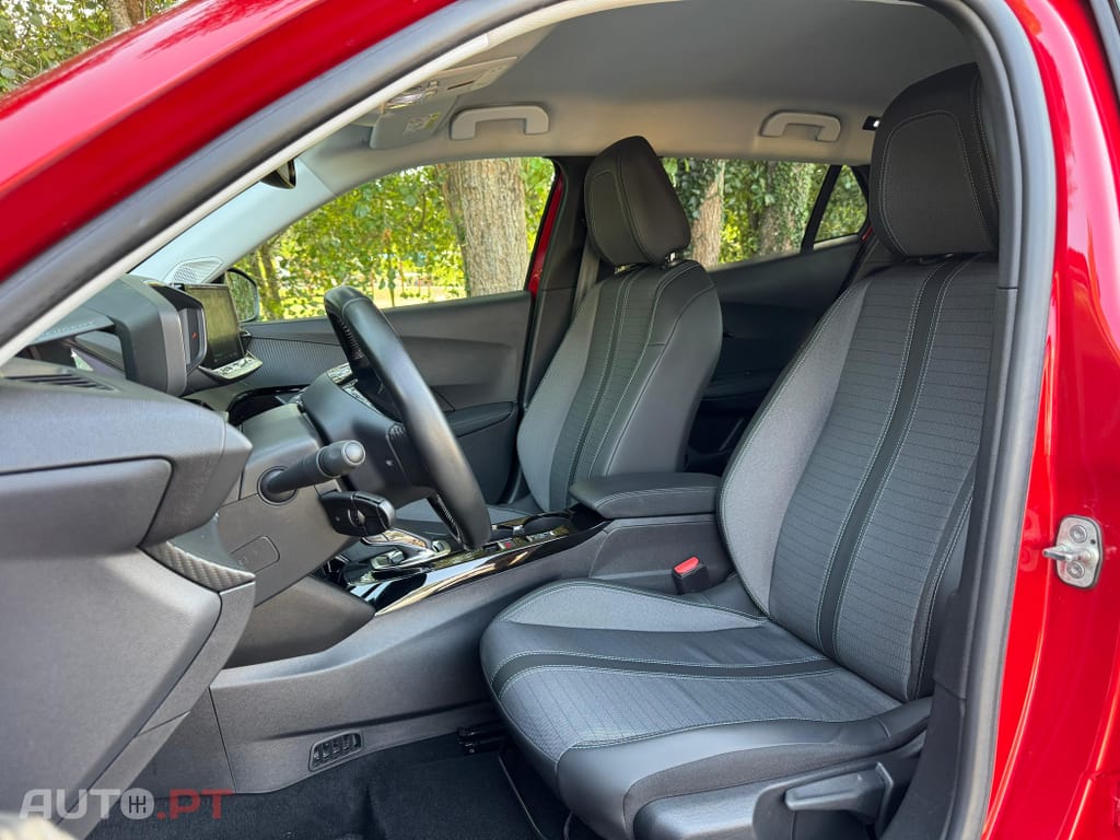Peugeot E-2008 50 kWh Allure