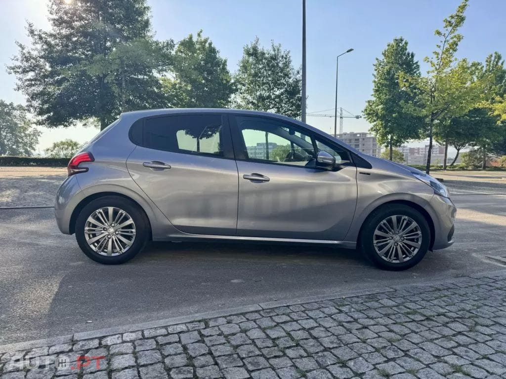 Peugeot 208 1.2 PureTech Signature