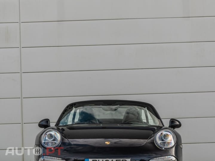 Porsche 911 Carrera 4 Cabriolet PDK Black Edition