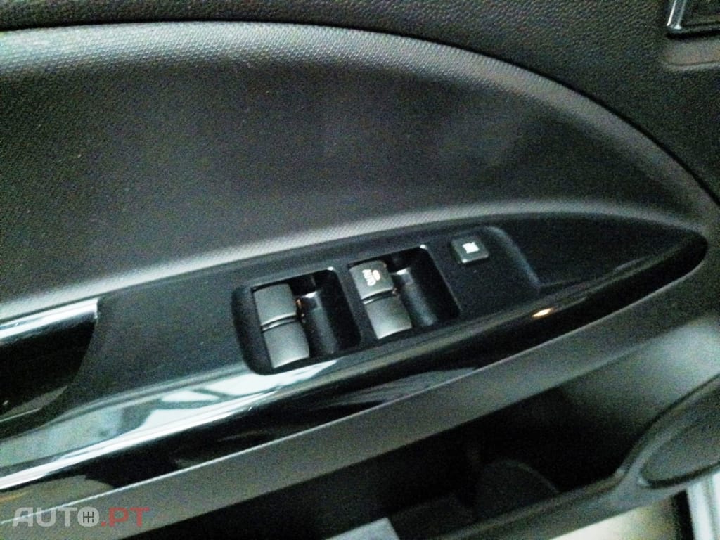 Mitsubishi Space Star 1.2 Intense Connect Edition