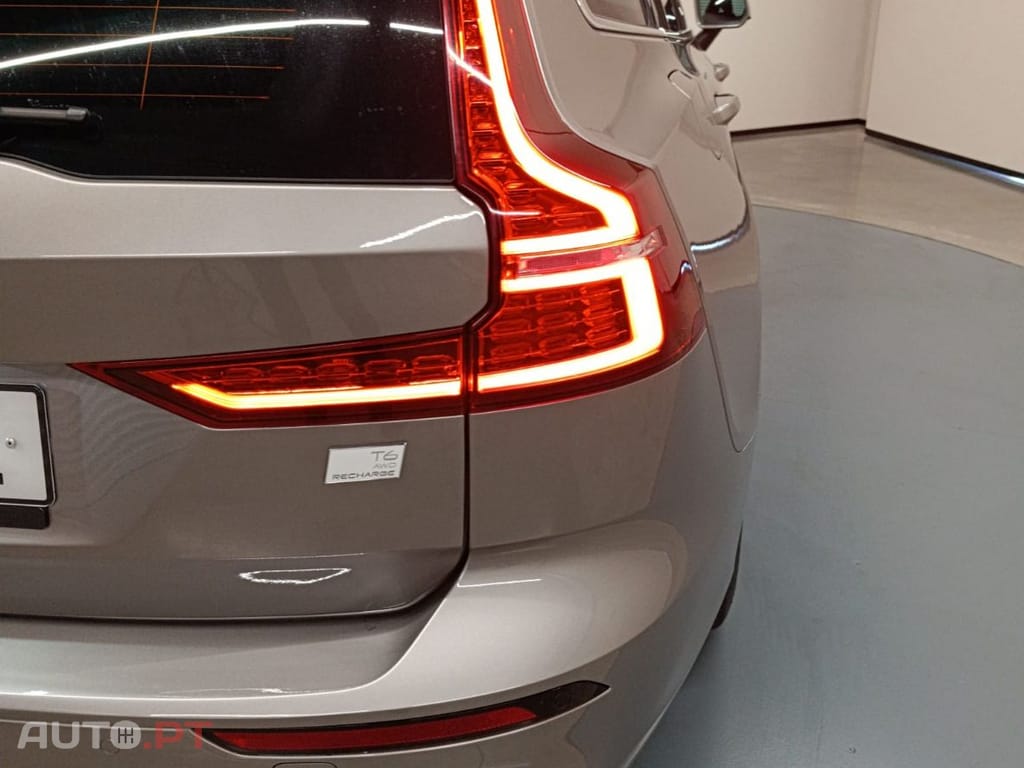 Volvo V60 2.0 T6 AWD TE Inscription Expression Plug-in 350cv — fotografia 23