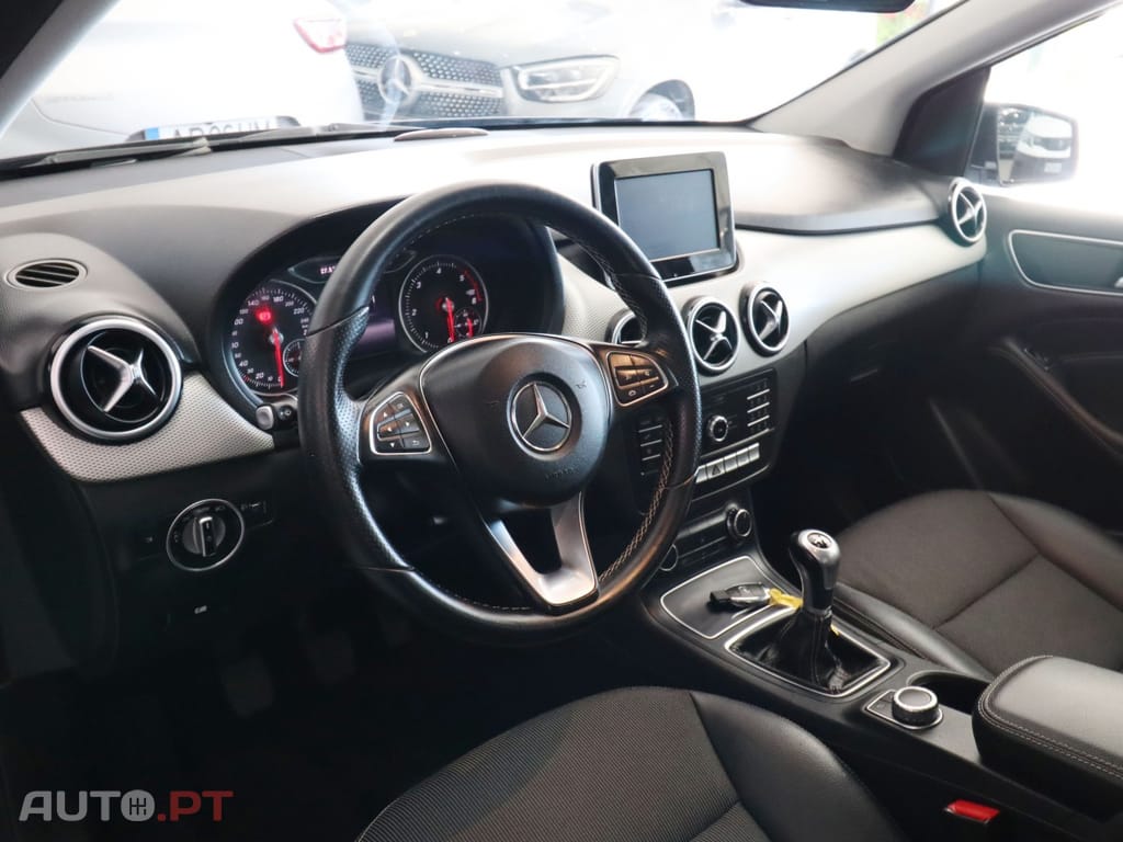 Mercedes-Benz B 180 CDi Urban — fotografia 7